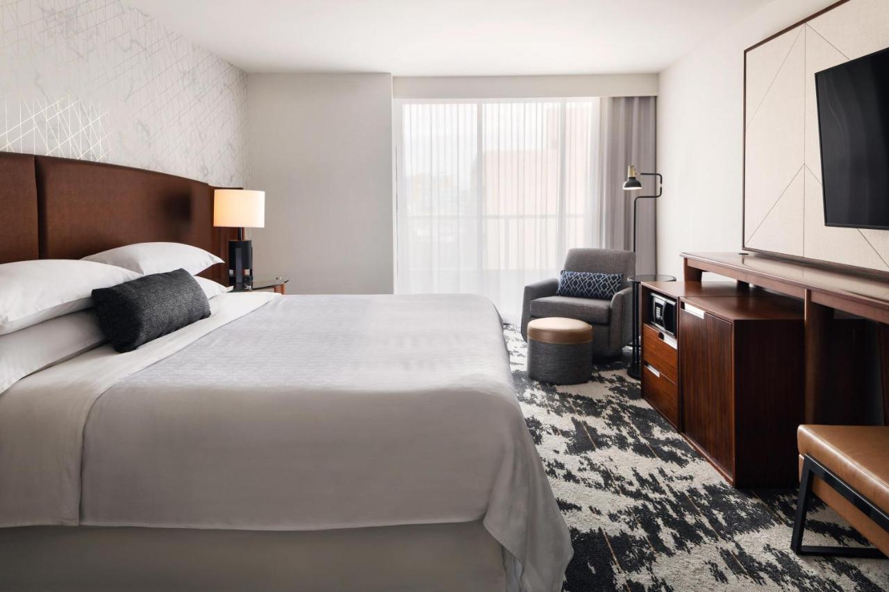 Sheraton Vancouver Airport Hotel Ричмонд Экстерьер фото