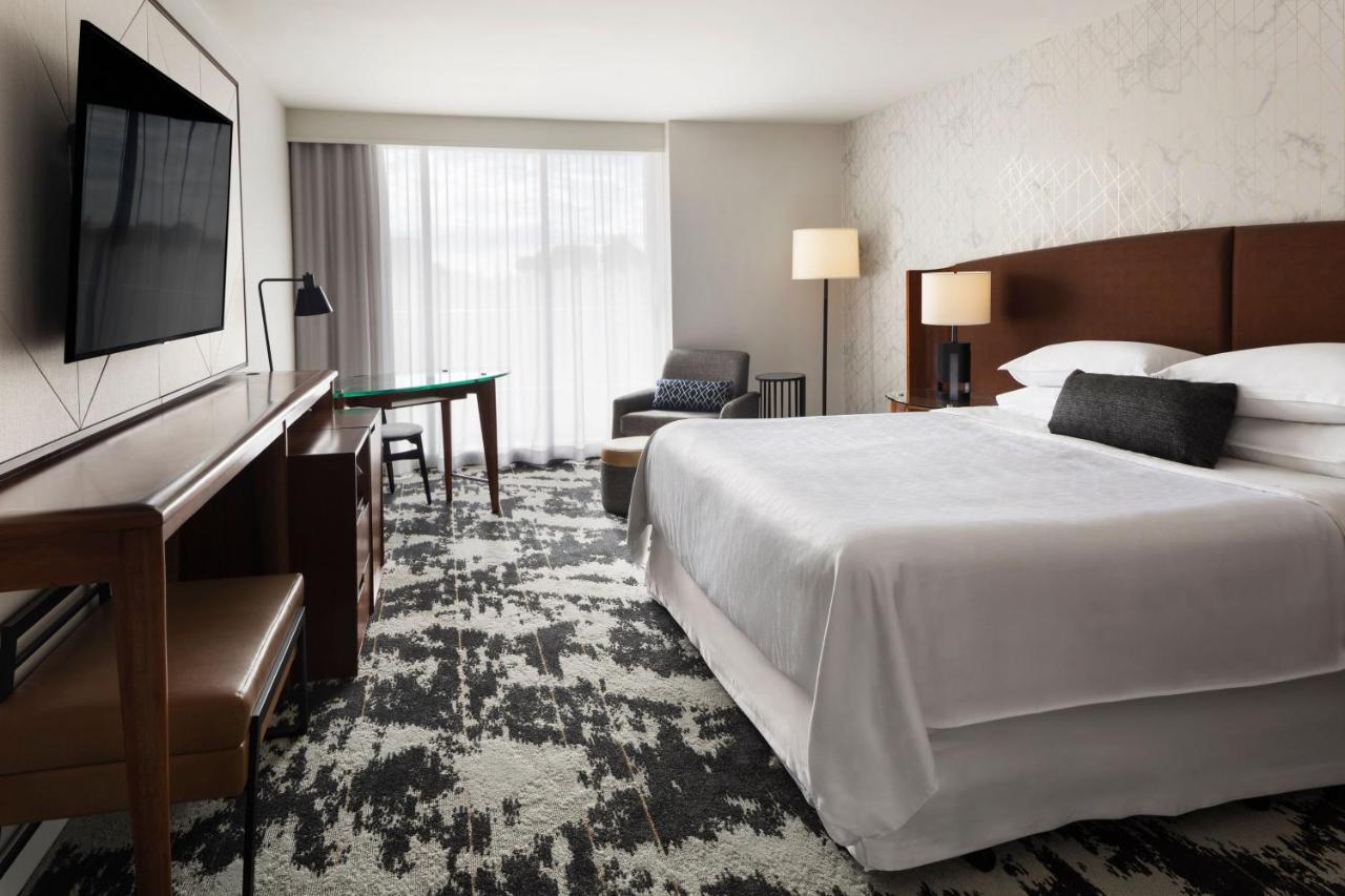 Sheraton Vancouver Airport Hotel Ричмонд Экстерьер фото