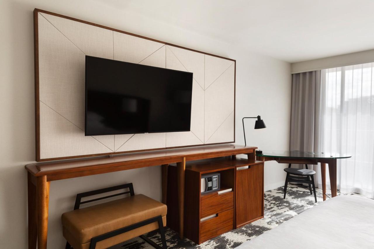 Sheraton Vancouver Airport Hotel Ричмонд Экстерьер фото