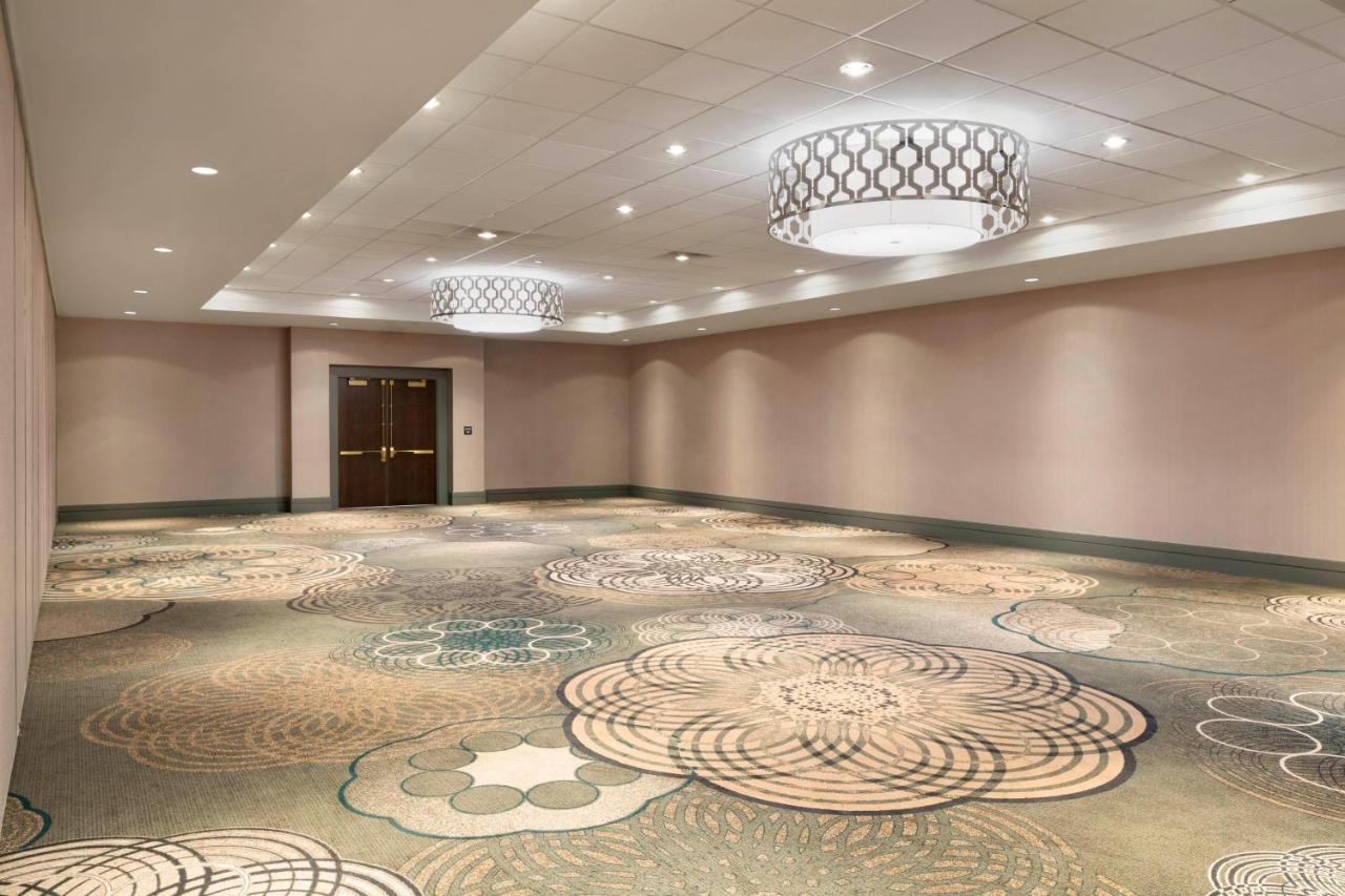 Sheraton Vancouver Airport Hotel Ричмонд Экстерьер фото