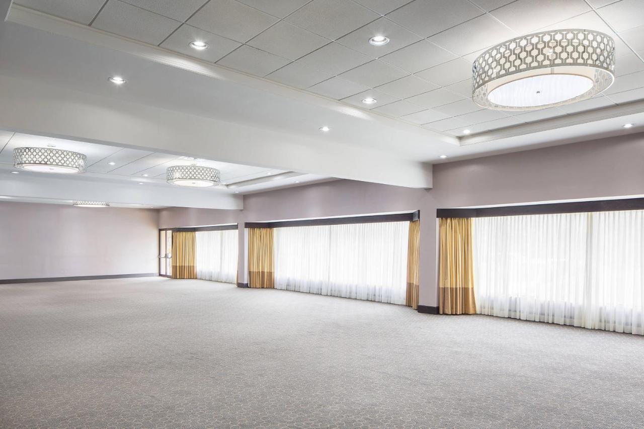 Sheraton Vancouver Airport Hotel Ричмонд Экстерьер фото