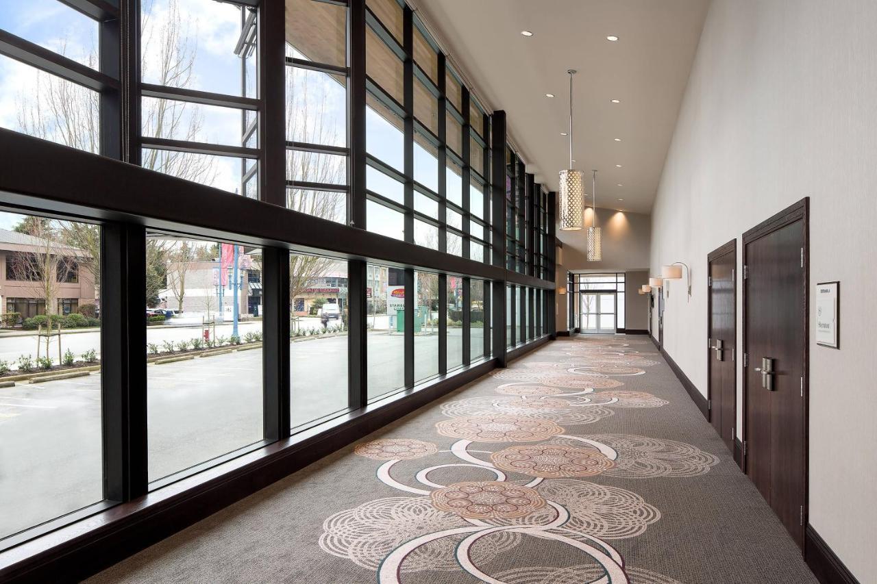 Sheraton Vancouver Airport Hotel Ричмонд Экстерьер фото