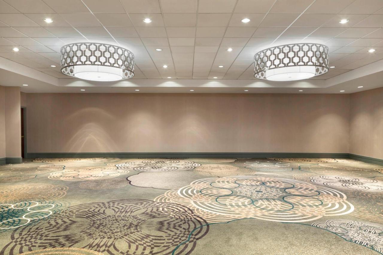 Sheraton Vancouver Airport Hotel Ричмонд Экстерьер фото