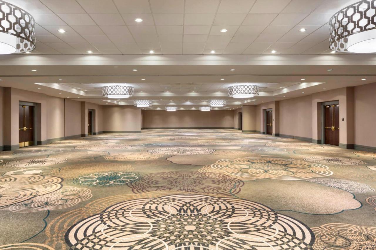 Sheraton Vancouver Airport Hotel Ричмонд Экстерьер фото