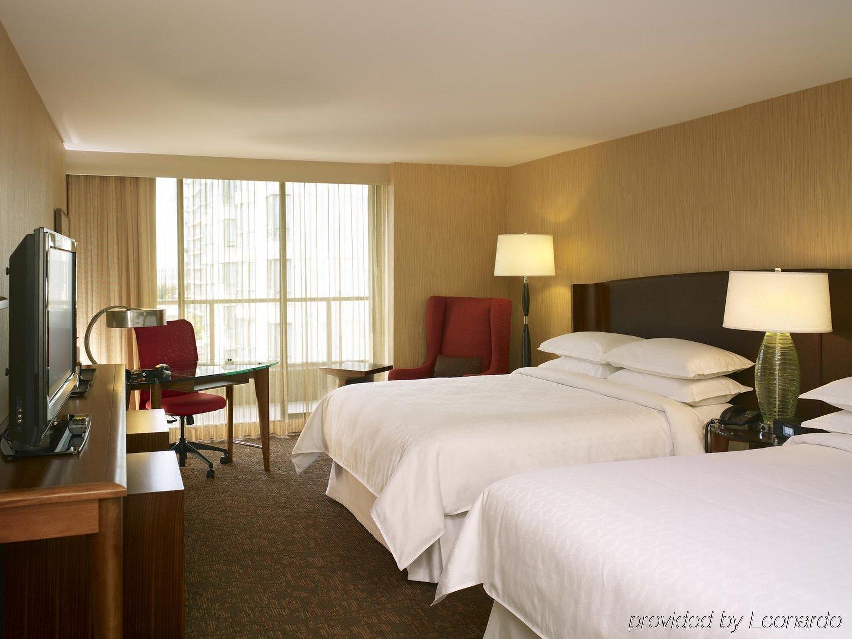 Sheraton Vancouver Airport Hotel Ричмонд Экстерьер фото
